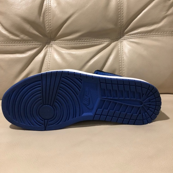 Air Jordan Retro 1 OG High Flyknit "Royal" - Picture 5 of 8